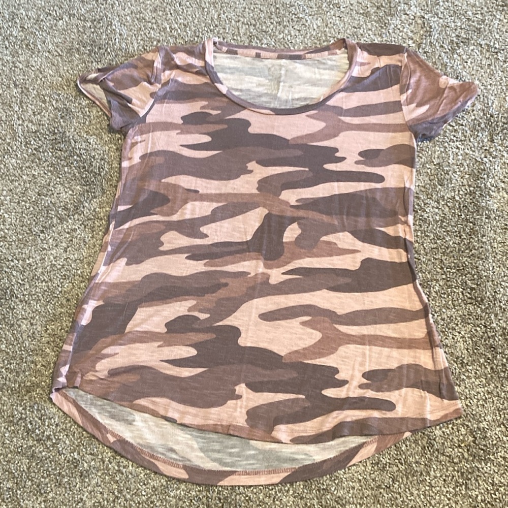 Maurice’s pink camo Tshirt, size small
